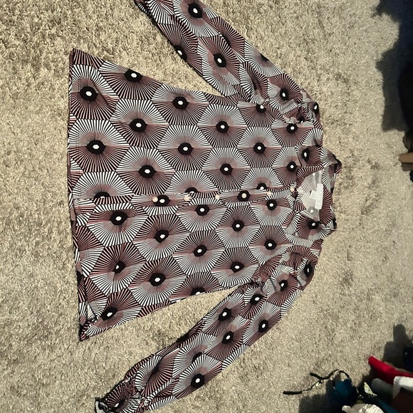 Geometric Patterned Blouse - Picture 8 of 8